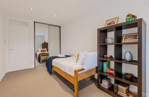 London Borough of Hounslow Apartamento | Hidden treasure 2 BR ground floor apt, Brentford