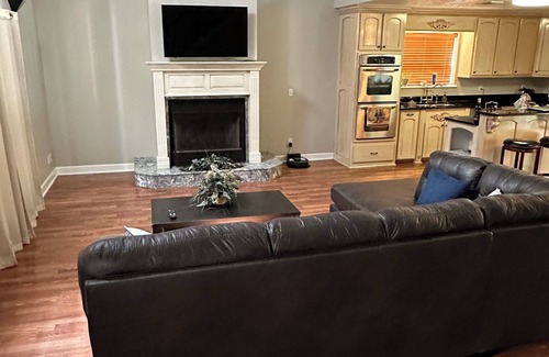 Biloxi Casa | Hidden Treasure Charming 4-bedroom river house on the Biloxi River