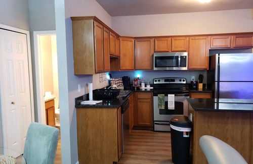 Shelby Township Casa | Hidden Tri-level Jewel Townhouse 3 min from Patridge Creek Mall