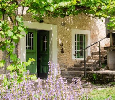 Kambresko Casa | Hidden Valley House - a rustic retreat