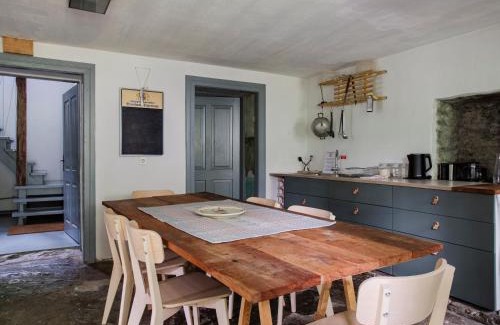 Kambresko Casa | Hidden Valley House - a rustic retreat