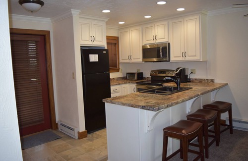 Hidden Valley Condominio | Hidden Valley Ski Condo- Walk across the street to the slopes!