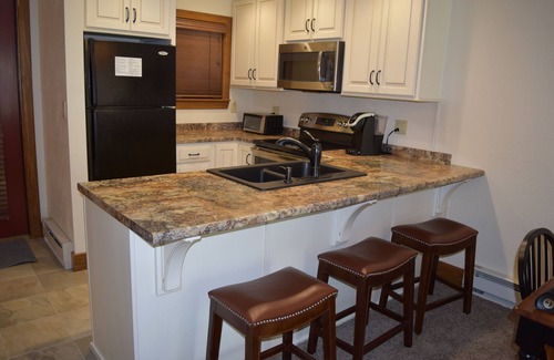 Hidden Valley Condominio | Hidden Valley Ski Condo- Walk across the street to the slopes!