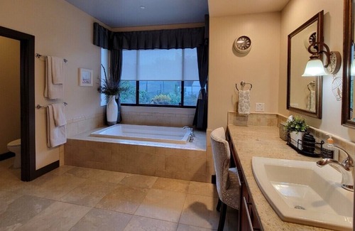 La Habra Heights Casa | hidden valley luxury master suite