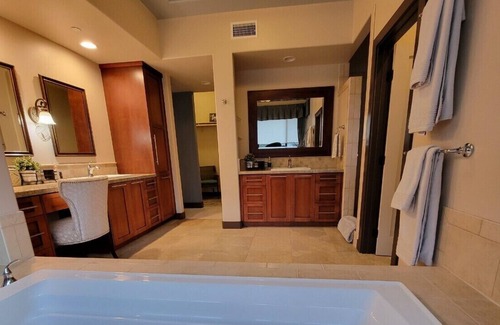 La Habra Heights Casa | hidden valley luxury master suite
