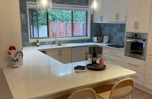Portarlington Casa | Hidden Villa - a stylish retreat very close the beach & shops