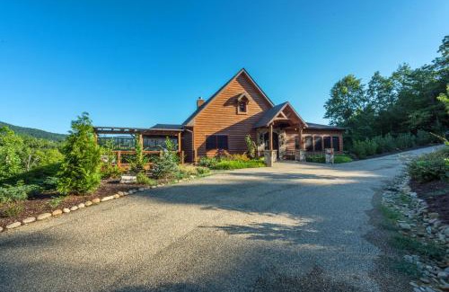 Black Mountain Casa | Hidden Vista Lodge hot tub game room views!