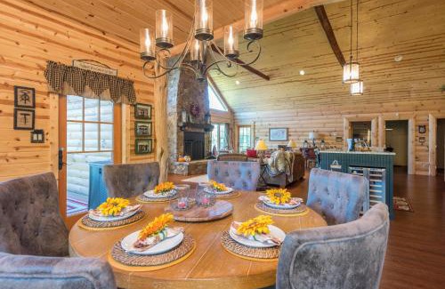 Black Mountain Casa | Hidden Vista Lodge hot tub game room views!