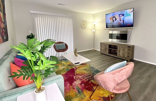 St. Charles Apartamento | HiddenJewel*FirePlace*KingBed*InviteLongTermStays-10 min from StreetsofStCharles