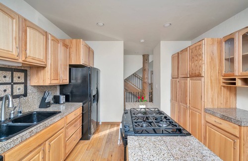 Evergreen Casa | Hide-A-Way in Evergreen. Private Hot Tub Pets Welcome