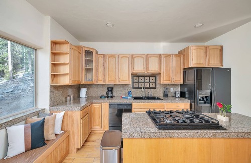 Evergreen Casa | Hide-A-Way in Evergreen. Private Hot Tub Pets Welcome