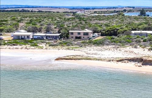 Nangkita Casa | Hide Away at the Murray Mouth
