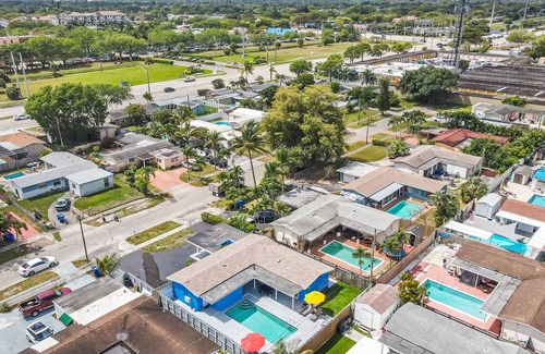 Driftwood Casa | Hideaway 3 Bedrooms with Private Pool and Game Room