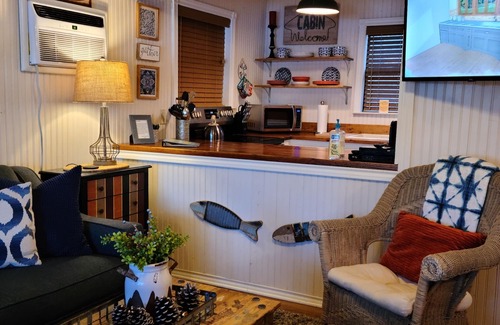 Hawkins Cabina | HIDEAWAY en HAWKINS !! East Texas LAKEFRONT Cabina en los árboles! NUEVA CUBIERTA '19