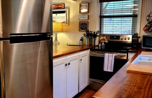 Hawkins Cabina | HIDEAWAY en HAWKINS !! East Texas LAKEFRONT Cabina en los árboles! NUEVA CUBIERTA '19