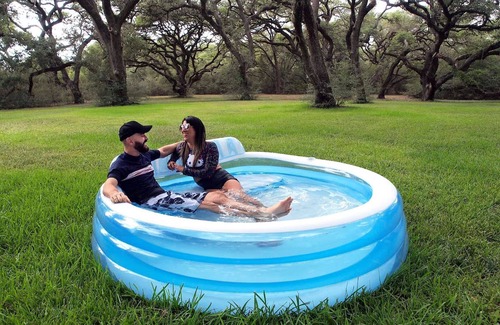 Cat Spring Cabina | Hideaway Cabin secluded & nestled in the live oaks with private outdoor Hot Tub!