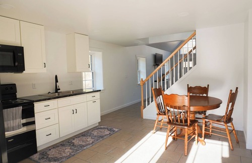 Morgantown Casa | Hideaway Cottage