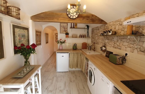 Epargnes Cabaña | Hideaway gite for 2 with private garden and sundeck, close to Atlantic beaches.