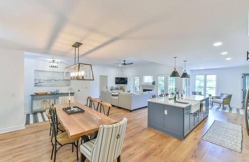 Roxboro Casa | Hideaway Haven - Hot Tub, Firepit & Private Dock