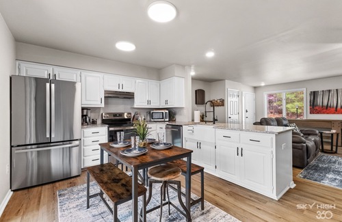 Bella Vista Casa | Hideaway In The Highlands : Bike, Lake, Golf, Pet Friendly