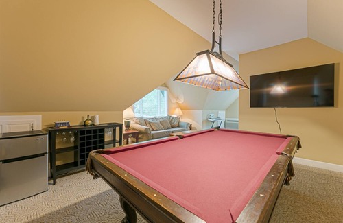 Helen Casa | Hideaway Manor - Luxury Home w/Hot Tub just Minutes Away from Downtown Helen