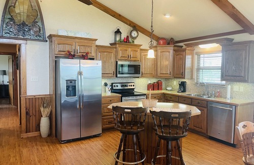 Winnsboro Cabina | Hideaway on the Hill - Winnsboro, Texas