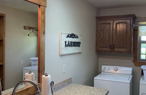 Winnsboro Cabina | Hideaway on the Hill - Winnsboro, Texas