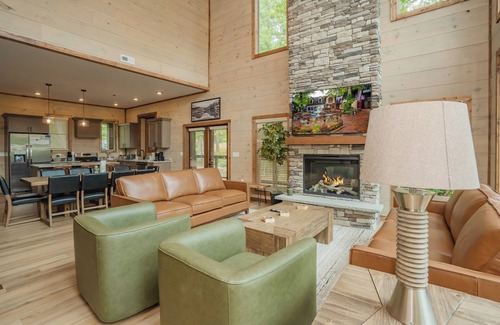 Sevierville Cabina | Hideaway@ThePreserve: Pool*Views*HotTub*Wifi*Theater*GameRoom*S/Secluded