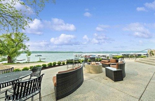 Fontana Casa | Hideaway By The Lake