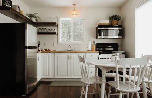 Magna bay Cabina | Hideout Cabin 1 with hot tub!