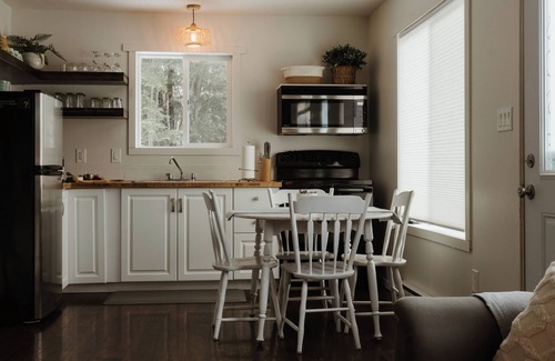 Magna bay Cabina | Hideout Cabin 1 with hot tub!