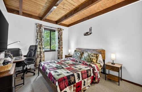 Lake Ariel Casa | Hideout Pocono Chalet