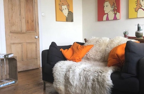 Bristol Casa | higgihaus 46 5 Bedroom House