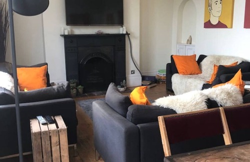 Cotham Casa | higgihaus #46 Beautifully Appointed 5-Bedroom Victorian House