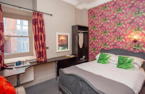 Butetown Casa | higgihaus #5 5 of 7 Rooms Monday - Friday