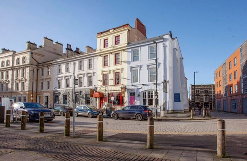 Butetown Casa | higgihaus 5 Sleeps 14-16 Hens Stags Big
