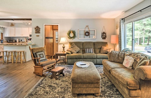 Higgins Lake Casa | NUEVA casa de Roscommon con Fire Pit-Walk al lago Higgins