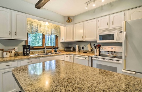 Higgins Lake Casa | NUEVA casa de Roscommon con Fire Pit-Walk al lago Higgins