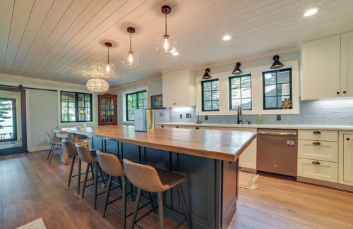 Higgins Lake Casa | Higgins Lake Vacation Rental w/ Lake Views & Deck!