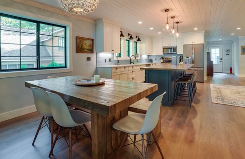 Higgins Lake Casa | Higgins Lake Vacation Rental w/ Lake Views & Deck!