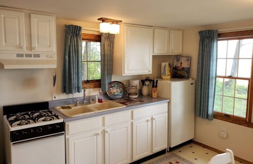 Higgins Lake Casa | Higgins Lakefront Cozy Beach House with Private Boat Mooring Onsite - Brass Bell
