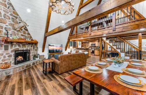 Chalet Village Chalet De Esquí | High Bear Activity, Handicap Ramp, Hot Tub, Fire Table, Game Room, Family Cabin
