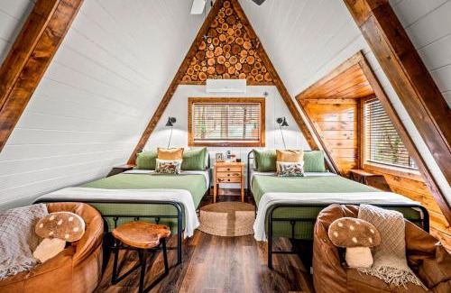 Chalet Village Chalet De Esquí | High Bear Activity, Handicap Ramp, Hot Tub, Fire Table, Game Room, Family Cabin