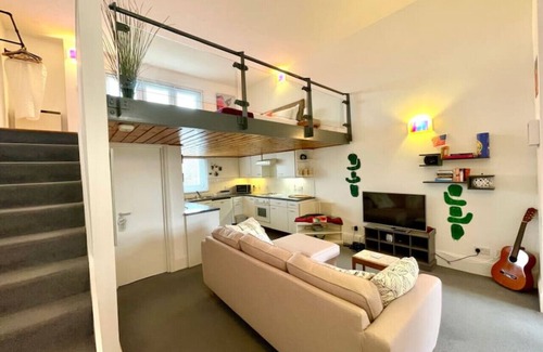 East Walworth Apartamento | High-Ceiling Flat with Rooftop & Skyline View