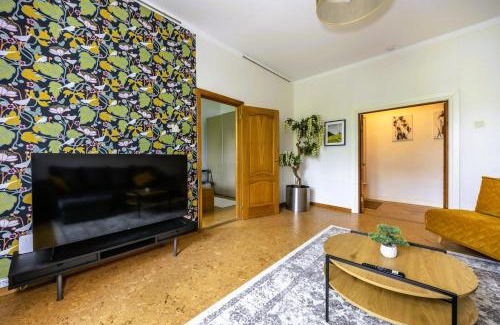 Kesklinn Apartamento | High ceilings 75m2 Sleeps 9 Free parking