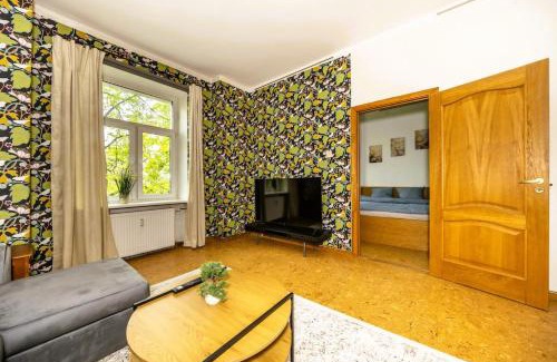 Kesklinn Apartamento | High ceilings 75m2 Sleeps 9 Free parking
