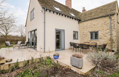 South Leigh Cabaña | High Cogges Farm Holiday Cottages