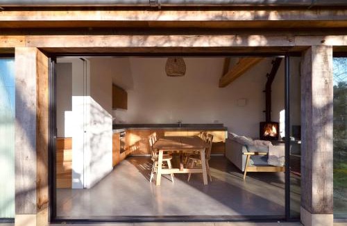South Leigh Casa | High Cogges Farm Holiday Cottages - The Cart Shed