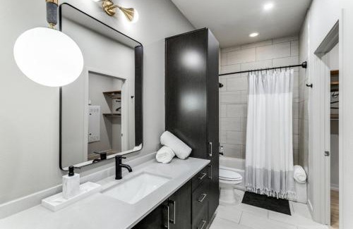 Cityplace Apartamento | High Design 1-Bed West Village