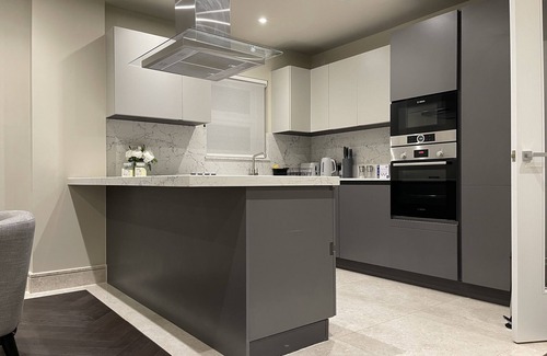 Chigwell Apartamento | High End 1 BR Apt, 2 Beds Desirable Chigwell